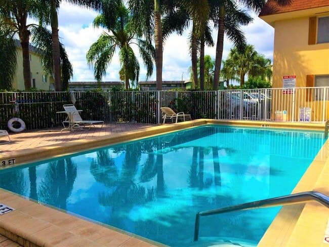 Building Photo - 515 S Sequoia Dr Unit 103
