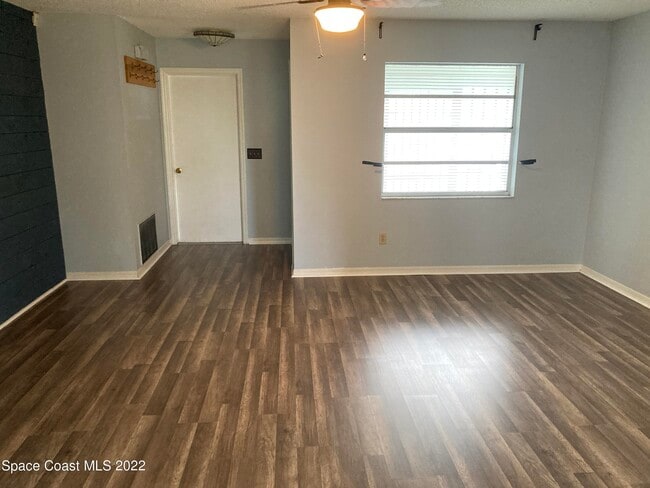 Photo - 711 Walnut Dr