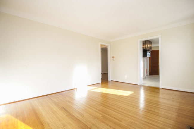 Photo - 2355 Ward St