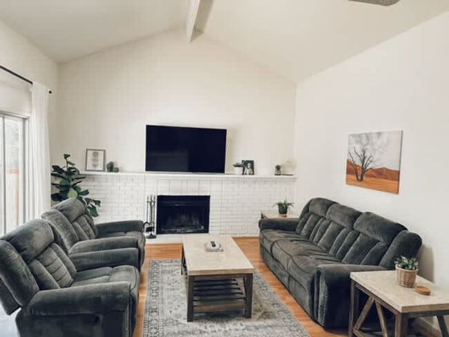 Photo - 1990 Quail Run Rd Apartamento Unidad ID1228246P