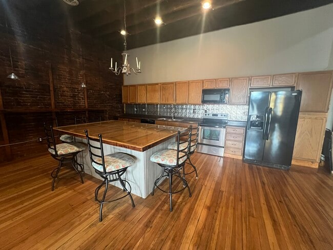 Kitchen - 921 Broad St Unit Y