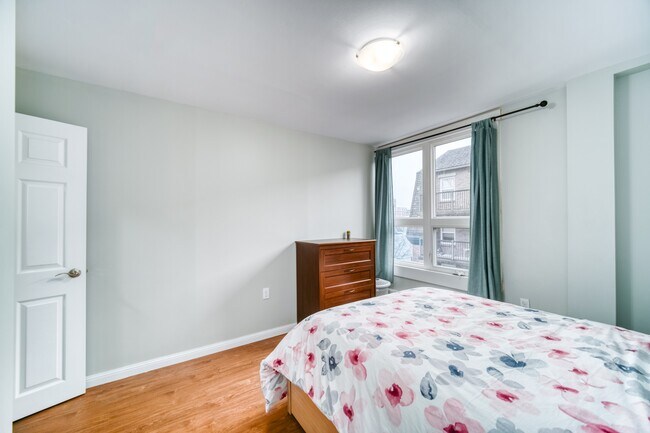 Photo - 5222-5222 Green St Unit 25