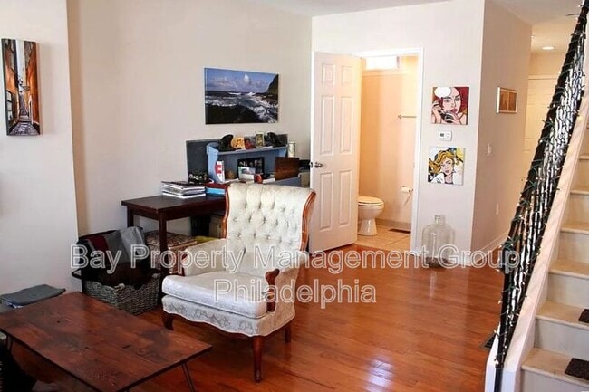 Photo - 2441 E Oakdale St