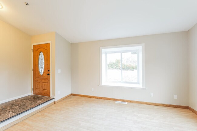 Photo - 105 Hampton Rd