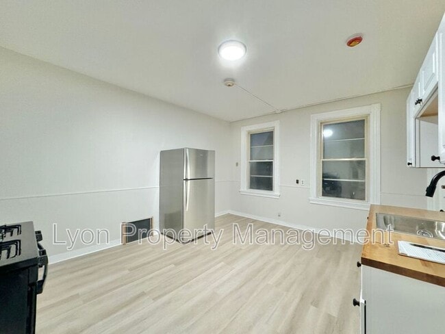 31 Mechanic Ave Unit 2R