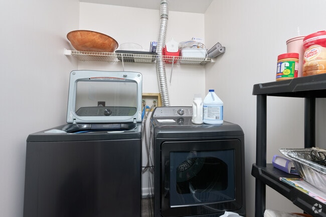 1BR, 1BR - 868SF - Laundry Room