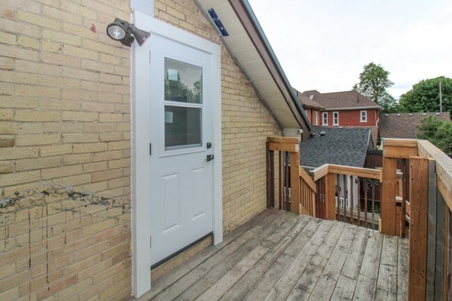 Photo - 2.5 Bedroom Upper Level Unit – All Utiliti... Unit A (Upper)