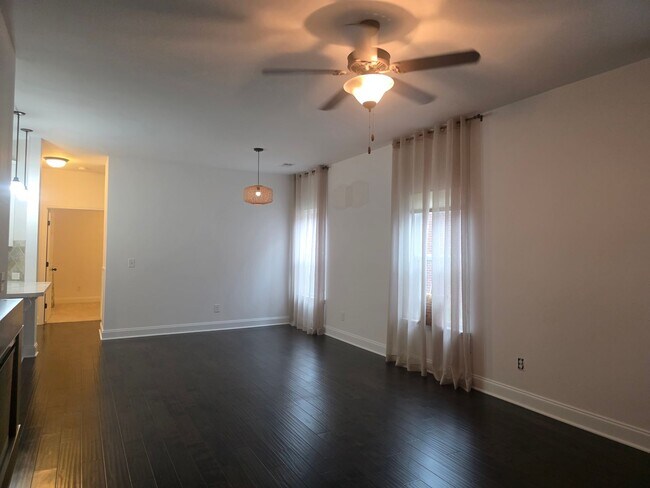 Photo - Hendersonville one level villa community amenities included