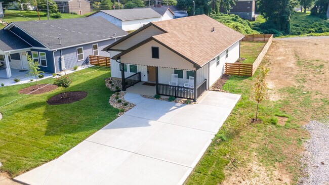 Photo - 205 Kingwood Rd