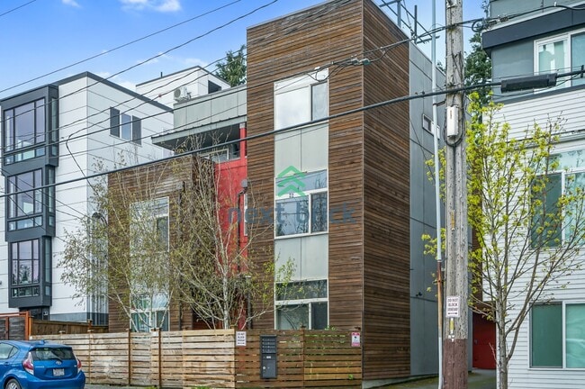 Building Photo - 2 BED & 1.5 BATH TOWNHOME FOR RENT