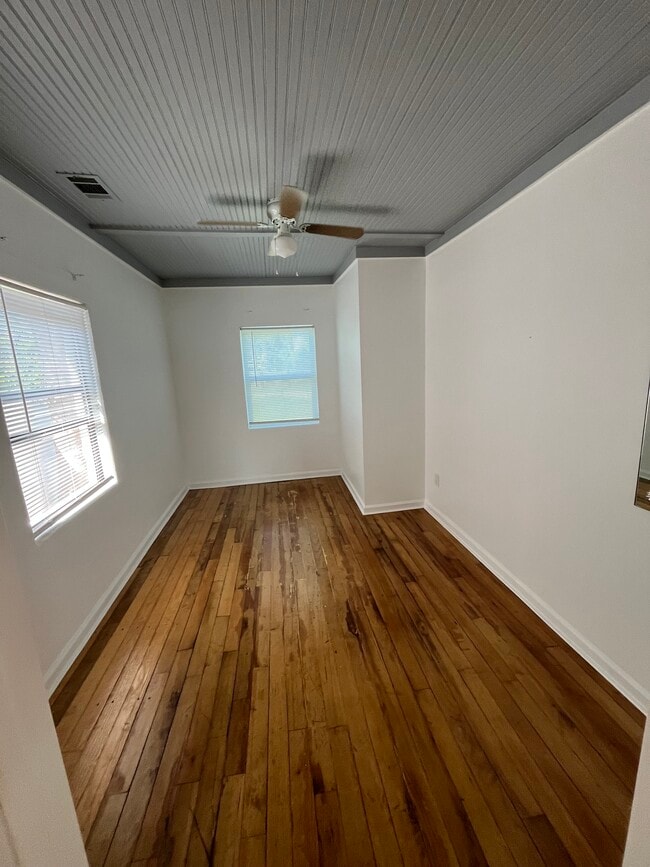 Photo - 412 Riverside Dr