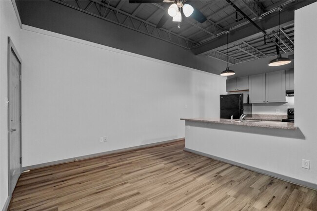 Photo - 612 W Texas Ave