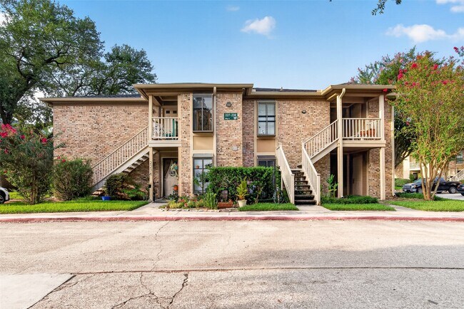 Building Photo - 1311 Antoine Dr Unit 237