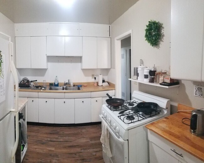 Photo - 3 Bedrooms plus a "bonus/play room"