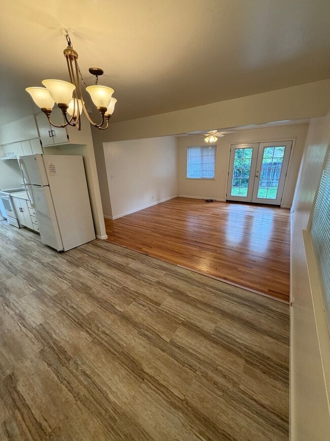 Photo - 3 Bedroom 2 bath home in Red Bluff.