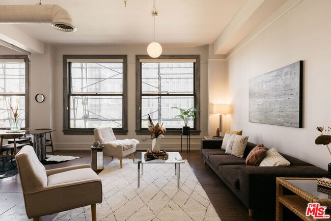 Building Photo - 108 W 2nd St Unit 314