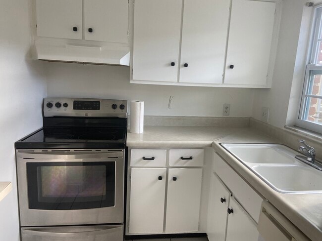 Building Photo - 8522 10th St N Unit C