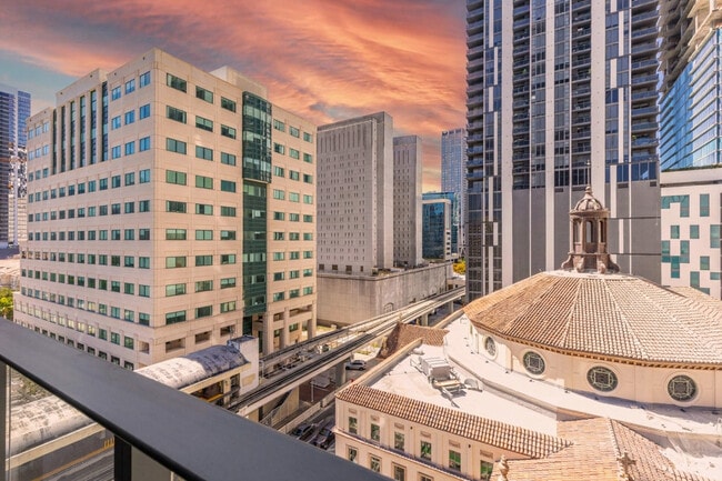 Photo - 501 NE 1st Ave Unidad GO ID1496919P