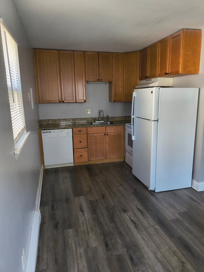 Building Photo - 371 W Old Indian Trail Unit 2