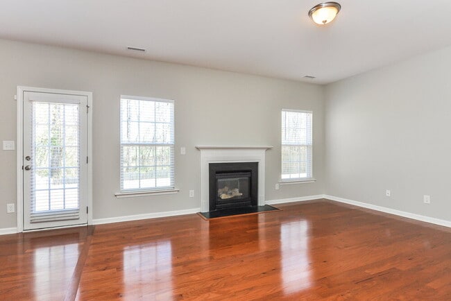 Photo - 1547 Cairo Way