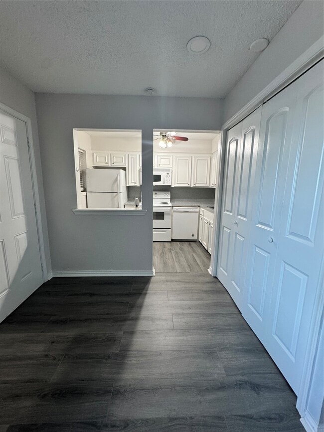 Photo - 107 E Willowick Ave Unit 6