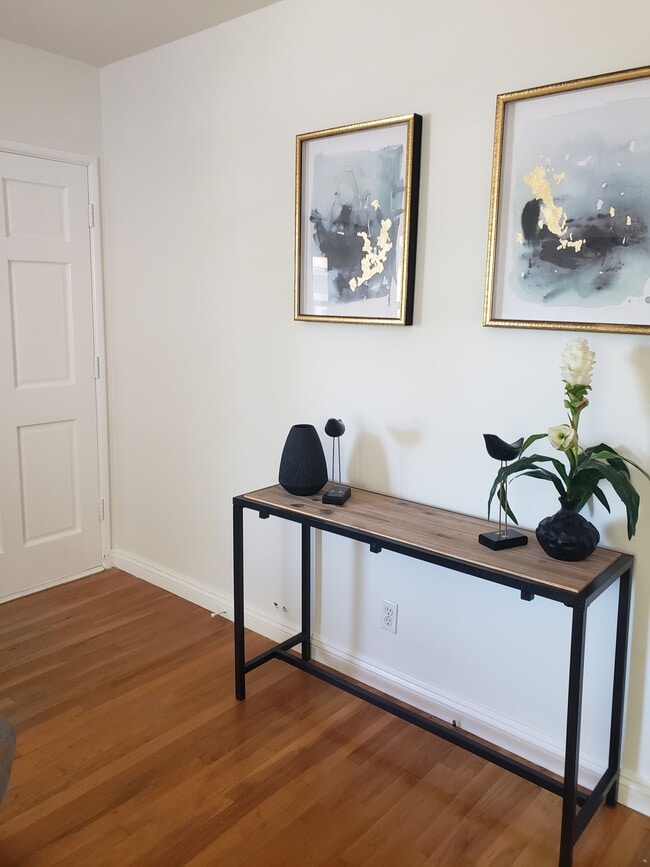 Photo - 17832 Rhoda St