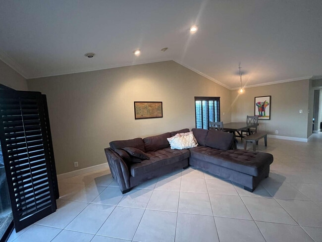 Photo - 16233 Laurel Dr