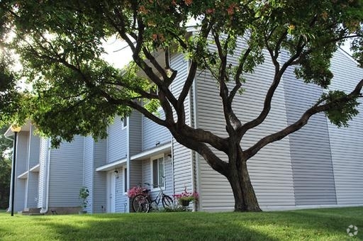 Building Photo - Baha Townhouses