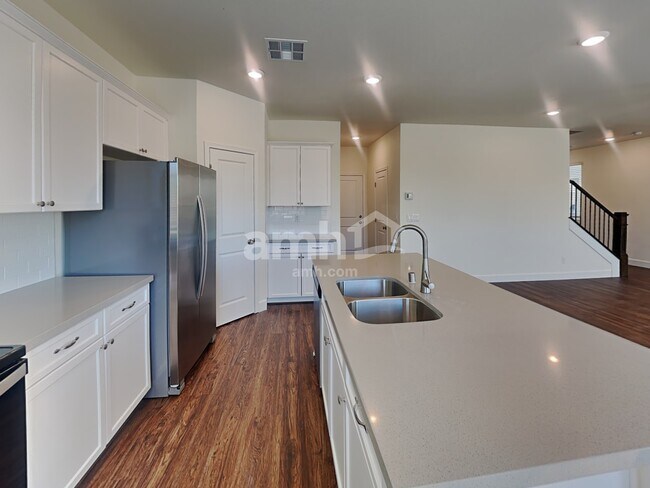 Photo - 6139 Schmidt St