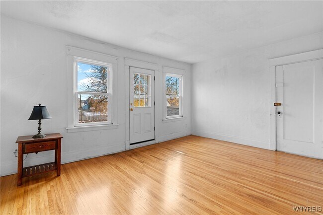 Photo - 394 Taunton Pl