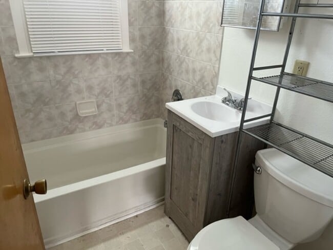 Photo - 438 S Kimball St