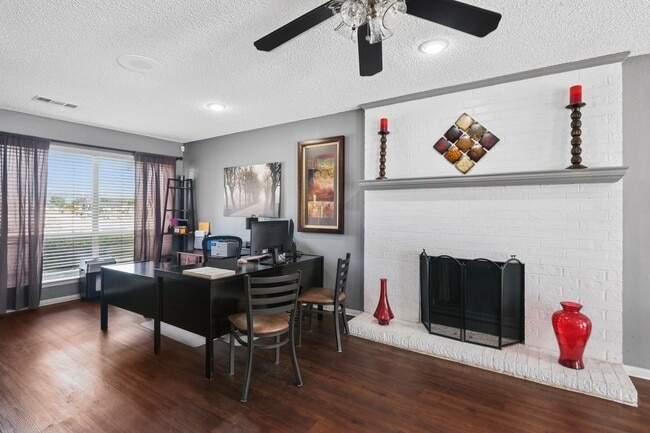 Photo - Heritage Square