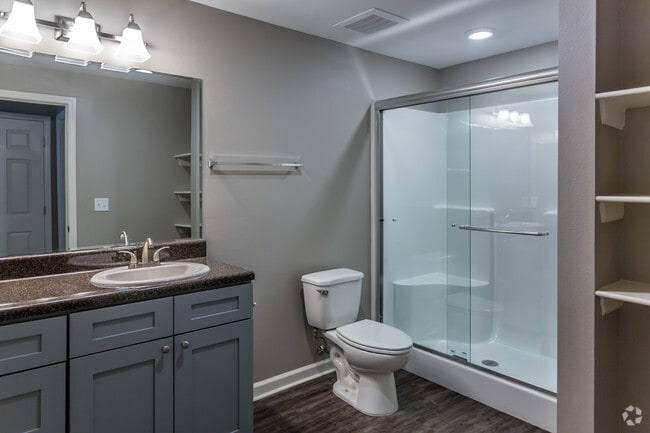 1 BR, 1 BA - 633 SF - Bathroom
