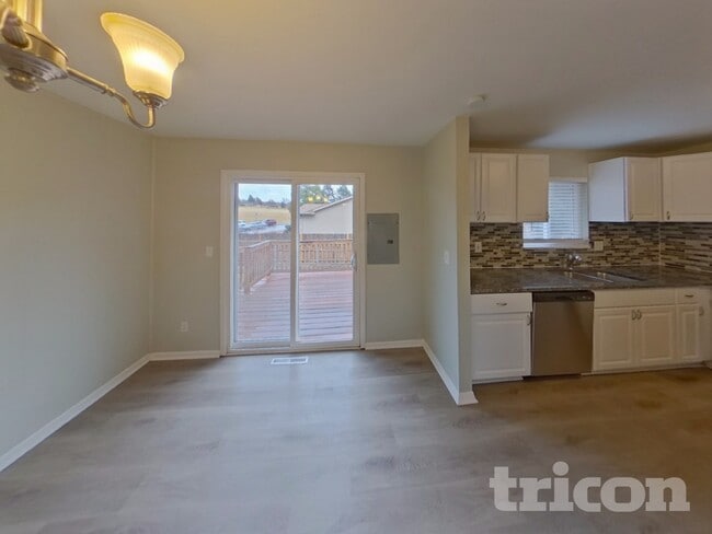 Photo - 4985 Montebello Dr