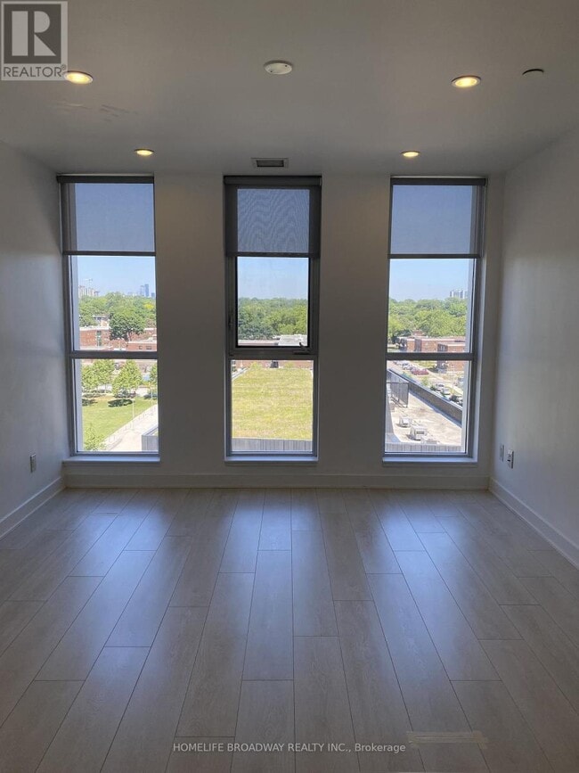 Photo - 170 Sumach St Unit 820