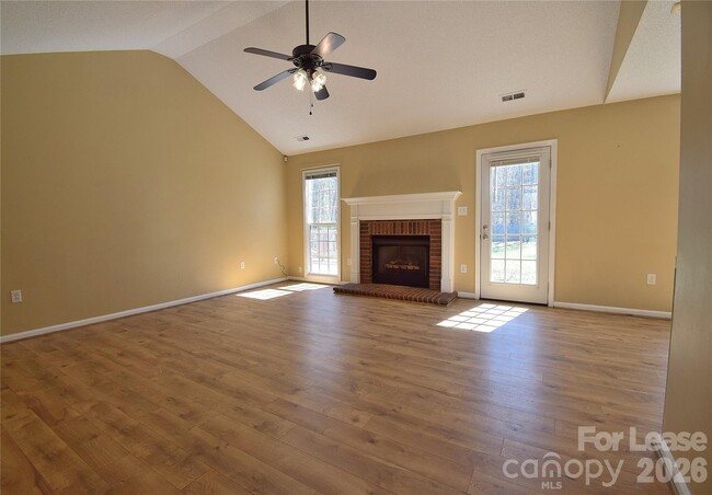 Photo - 614 Meadowbrook Dr