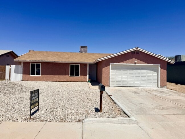 Building Photo - Hacienda Estates Three Bedroom Two Bath home !!! Close to Hospital and Retail Stores