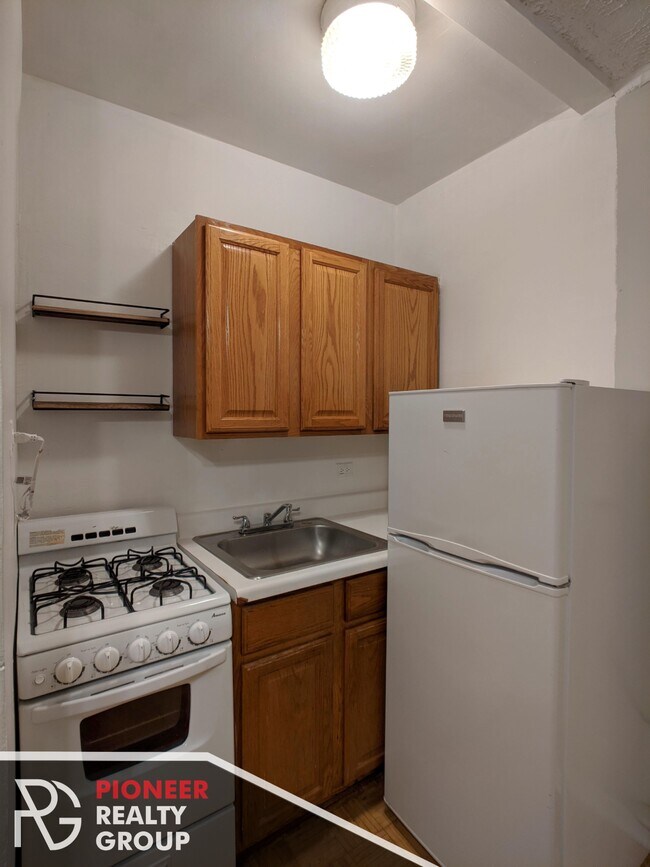 Photo - 711 W Belmont Ave