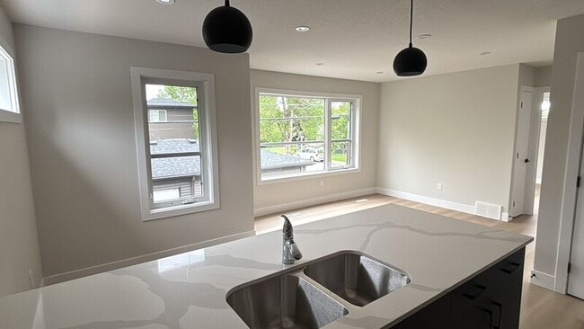Photo - 15217-15109 109 Ave NW