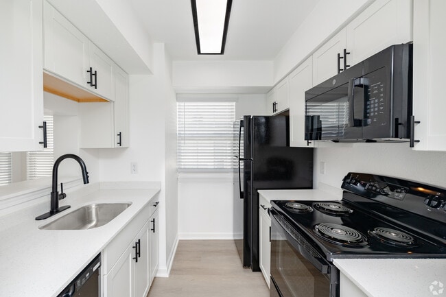 Photo - ReNew on Cantrell