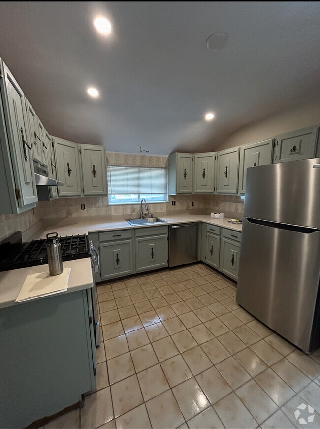 Building Photo - 11 Vinal Ave Rental