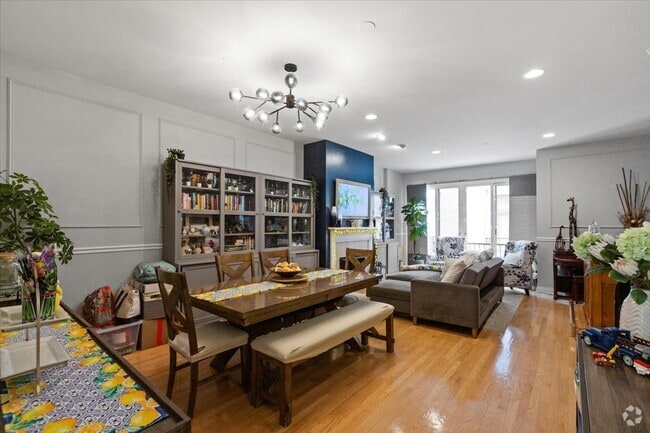 Building Photo - 849 W Ohio St Rental