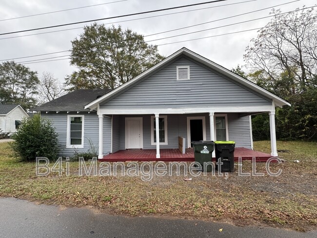 Photo - 105 Ave L House