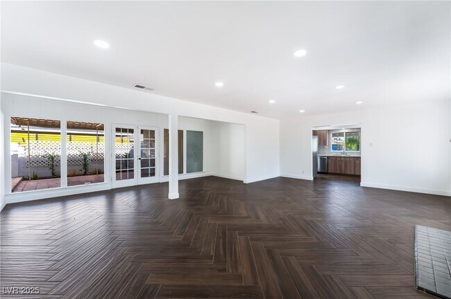 Photo - 569 Canosa Ave