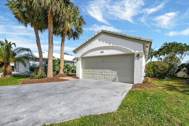 Photo - 215 NW 40th Ave