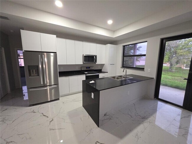 Photo - 1035 Kismet Pkwy W