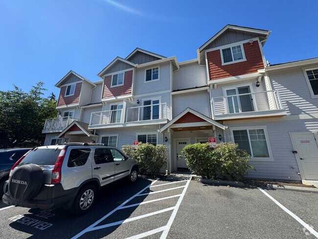 Building Photo - Spacious 2 bedroom 2 1/2 bath Plus Den  to... Rental