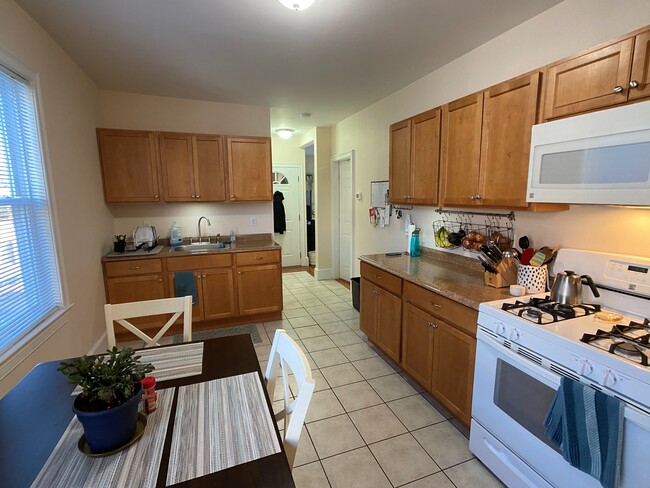Building Photo - 15 Sargent Ave Unit 2M