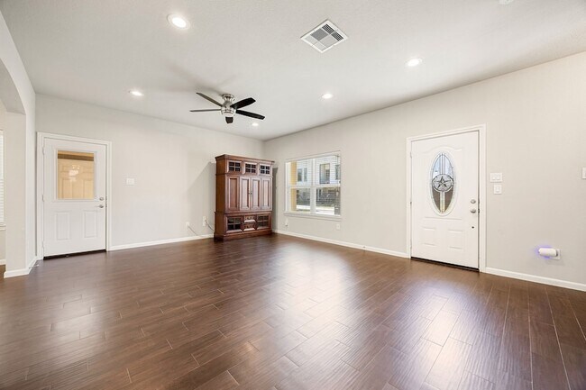 Photo - 810 Paul Quinn St