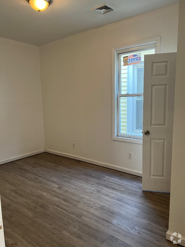 Building Photo - 205 S 10th St Rental